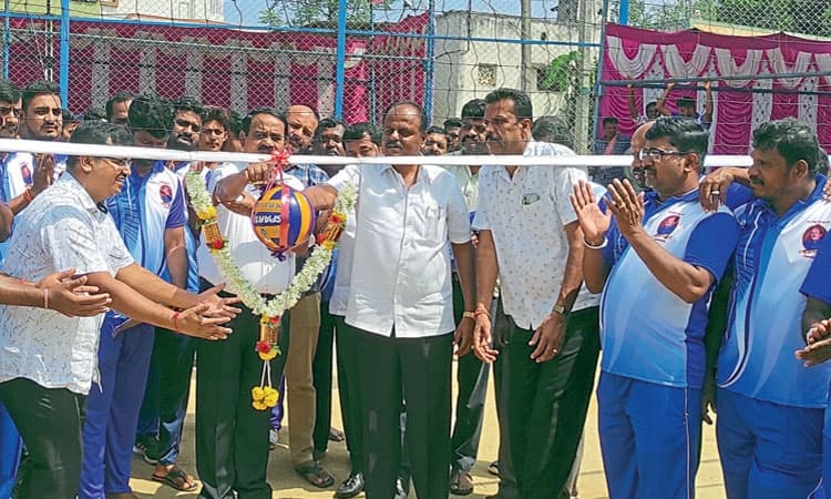 ಗ್ರಾಮೀಣ ಪ್ರದೇಶದಲ್ಲಿ ಕ್ರೀಡೆಗಳಿಗೆ ಹೆಚ್ಚು ಆದ್ಯತೆ ನೀಡಿ