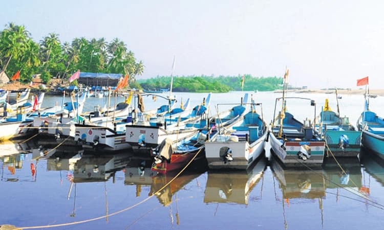ಮುಗಿಯದ ಸೀಮೆಎಣ್ಣೆ ಗೋಳು; ಸಂಕಷ್ಟದಲ್ಲಿ ನಾಡದೋಣಿ ಮೀನುಗಾರರು