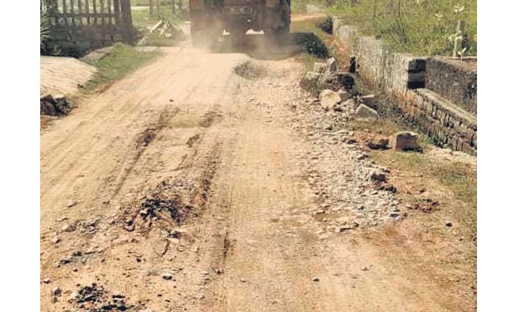 ಹದಗೆಟ್ಟು ಹೋಗಿದೆ ಬರೆಕಟ್ಟು ರಸ್ತೆ