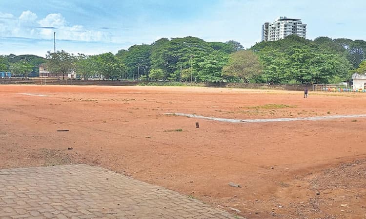 ಫುಟ್‌ಬಾಲ್‌ ಮೈದಾನಕ್ಕಿಲ್ಲ ಟರ್ಫ್‌ ಭಾಗ್ಯ; ಇನ್ನೂ ನನಸಾಗದ ಕ್ರೀಡಾಳುಗಳ ಕನಸು