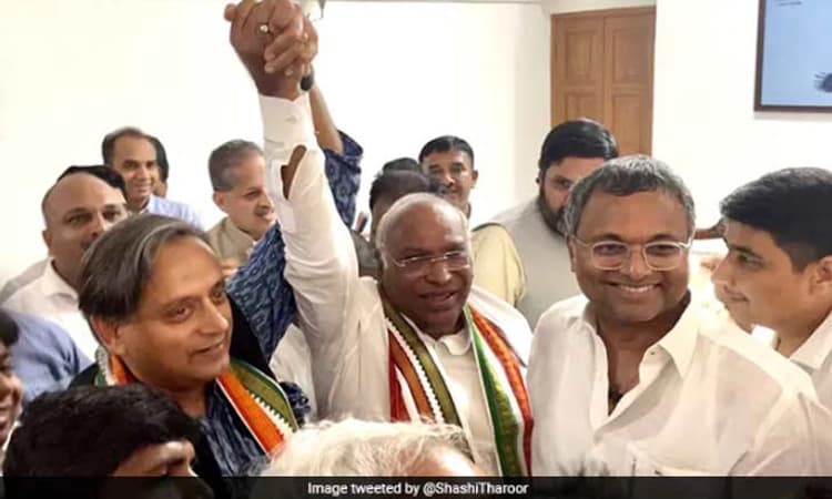 24 ವರ್ಷಗಳ ಬಳಿಕ ಗಾಂಧಿಯೇತರ ವ್ಯಕ್ತಿ ಖರ್ಗೆಗೆ ಕಾಂಗ್ರೆಸ್ ಅಧ್ಯಕ್ಷ ಪಟ್ಟ; ತರೂರ್ ಟ್ವೀಟ್