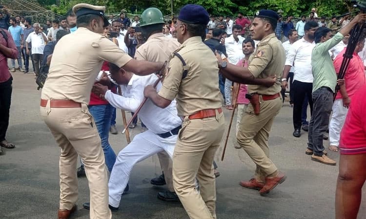 ಪ್ರತಿಭಟನಾಕಾರರಿಂದ ಟೋಲ್‌ ಗೇಟ್‌ ಗೆ ಮುತ್ತಿಗೆ ಯತ್ನ; ಹಲವರ ಬಂಧನ