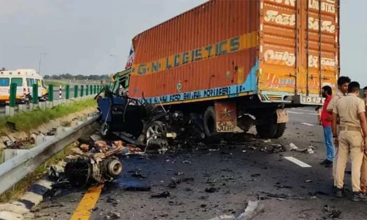 300 ಕಿಮೀ ಸ್ಪೀಡ್… ಫೇಸ್ ಬುಕ್ ಲೈವ್; ಬಿಎಂಡಬ್ಲ್ಯು ನಾಗಾಲೋಟ…ನಾಲ್ವರ ದೇಹ ಛಿದ್ರ, ಛಿದ್ರ!