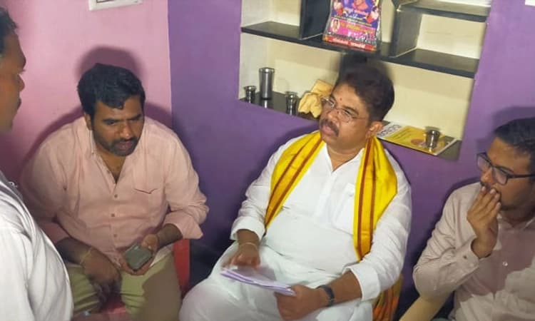 ದಲಿತರ ಮನೆಯಲ್ಲಿ ಸಚಿವ ಉಪಹಾರ ಸೇವಿಸಿದ ಸಚಿವ ಅಶೋಕ್