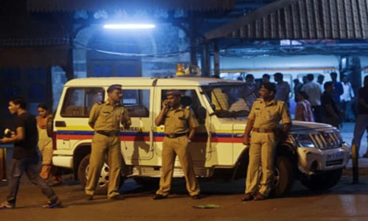 ಮುಂಬೈ: ಸಾಲ ನೀಡದಿದ್ದರೆ, ಅಧ್ಯಕ್ಷರನ್ನು ಅಪಹರಿಸಿ ಬ್ಯಾಂಕ್ ಸ್ಫೋಟಿಸುವುದಾಗಿ ಬೆದರಿಕೆ ಕರೆ