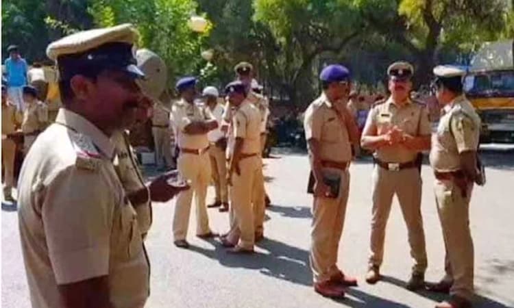 ದೈಹಿಕ ಸಂಬಂಧ: ಶಿಕ್ಷಕಿಯ ನಿಶ್ಚಿತಾರ್ಥದ ಬಳಿಕ ಸಾವಿಗೆ ಶರಣಾದ ವಿದ್ಯಾರ್ಥಿ!