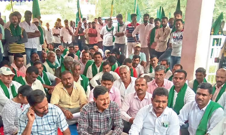 ಬೇಲೂರು: ಎರಡನೇ ದಿನಕ್ಕೆ ಕಾಲಿಟ್ಟ  ರೈತರ ಪ್ರತಿಭಟನೆ