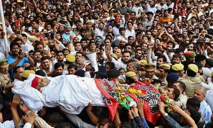 ಸಕಲ ಸರ್ಕಾರಿ ಗೌರವದೊಂದಿಗೆ ಸೈಫಾಯಿಯಲ್ಲಿ ಮುಲಾಯಂ ಸಿಂಗ್ ಅಂತ್ಯಕ್ರಿಯೆ