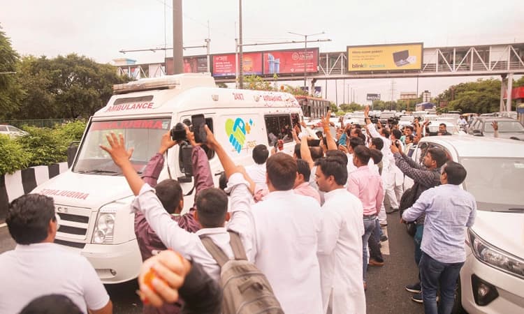 ಮುಲಾಯಂ ಶಾಸಕರಾಗುವುದಕ್ಕಾಗಿ ಒಂದು ಹೊತ್ತು ಊಟ ಬಿಟ್ಟಿದ್ದ ಗ್ರಾಮಸ್ಥರು