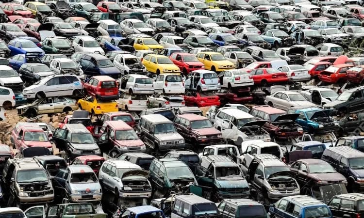 ಪಾರ್ಕಿಂಗ್ ಮಾಡಿದ ಹಳೆಯ ಕಾರುಗಳಿಂದ ನಿವಾಸಿಗಳಿಗೆ ತೊಂದರೆ! 2 ದಿನಗಳಲ್ಲಿ 2,000 ದೂರುಗಳು