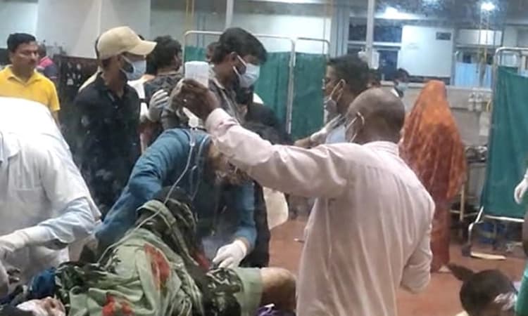 ದುರ್ಗಾ ಪೂಜೆಯ ಪೆಂಡಾಲ್ ಗೆ ಬೆಂಕಿ : ಮೂವರು ಸಾವು, 64ಕ್ಕೂ ಹೆಚ್ಚು ಮಂದಿಗೆ ಗಾಯ