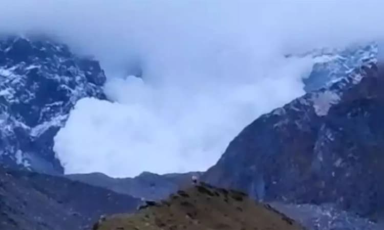 ಕೇದಾರನಾಥದಲ್ಲಿ ಭಾರೀ ಹಿಮಪಾತ; ಯಾವುದೇ ಹಾನಿ ಸಂಭವಿಸಿಲ್ಲ