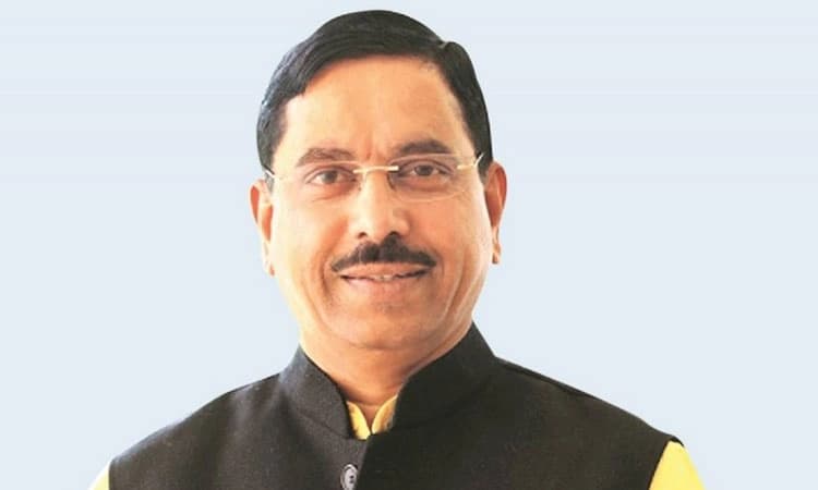 ಖರ್ಗೆ ಅಧ್ಯಕ್ಷರಾದರೂ ರಿಮೋಟ್‌ ಕಂಟ್ರೋಲ್‌ನಲ್ಲೇ ಇರಬೇಕು: ಸಚಿವ ಪ್ರಹ್ಲಾದ ಜೋಶಿ