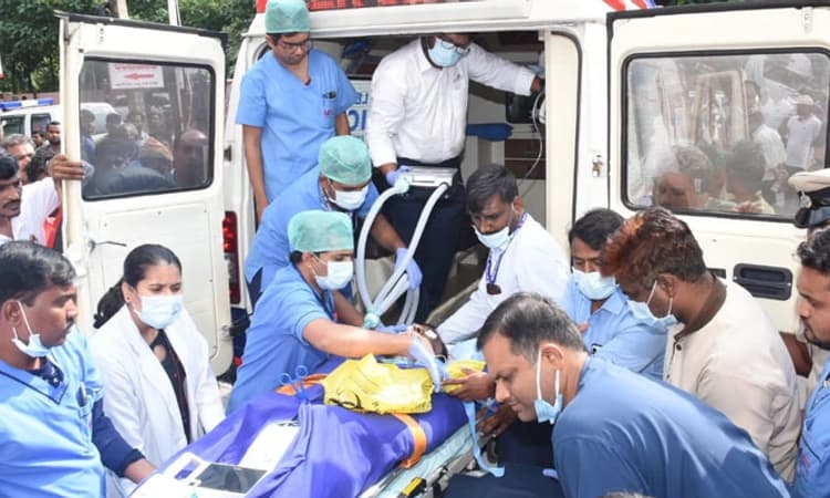 ದುಷ್ಕರ್ಮಿಗಳ ದಾಳಿ: ಸಿಪಿಐ ಶ್ರೀಮಂತ ಇಲ್ಲಾಳ ಏರ್‌ಲಿಫ್ಟ್ ಮೂಲಕ ಬೆಂಗಳೂರಿಗೆ