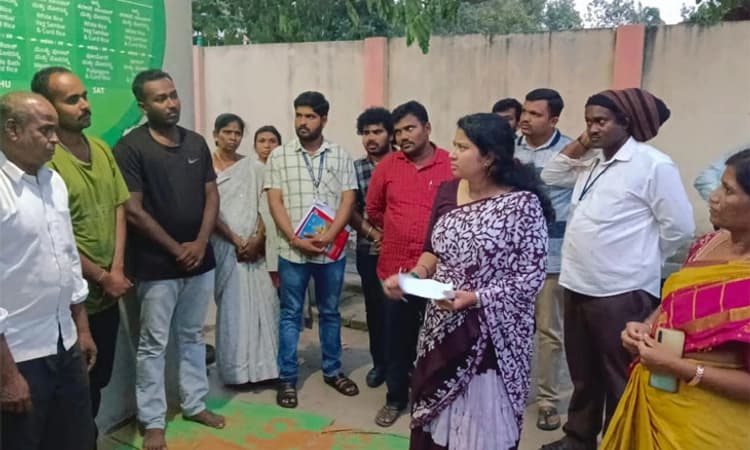 4 ತಿಂಗಳಿನಿಂದ ವೇತನವಿಲ್ಲವೆಂದು ಇಂದಿರಾ ಕ್ಯಾಂಟೀನ್ ಸಿಬಂದಿಗಳಿಂದ ಧರಣಿ