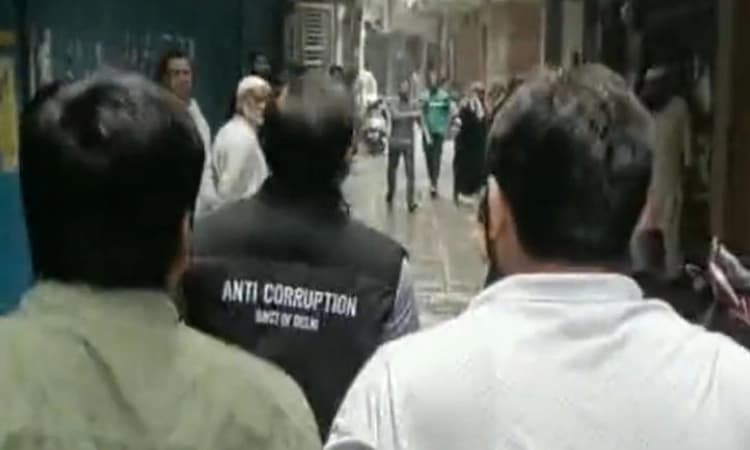 ಅಮಾನತುಲ್ಲಾ ಖಾನ್ ಬೆಂಬಲಿಗರಿಂದ ಎಸಿಬಿ ಅಧಿಕಾರಿಯ ಮೇಲೆ ಹಲ್ಲೆ