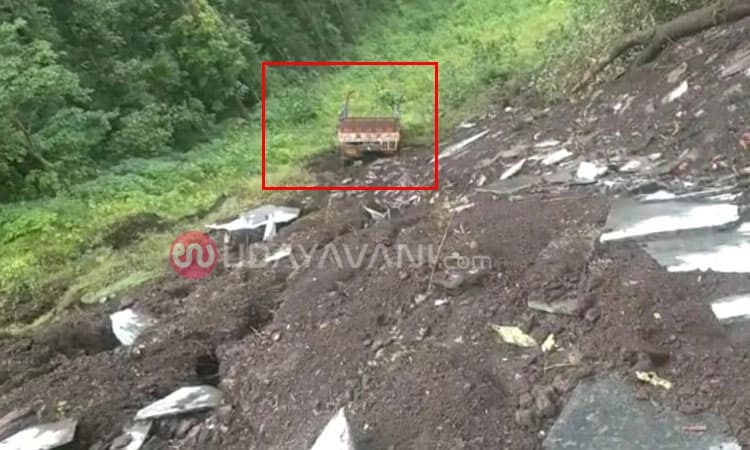 ಯಲ್ಲಾಪುರ: ಕಂದಕಕ್ಕೆ ಉರುಳಿ ಬಿದ್ದು ನುಜ್ಜುಗುಜ್ಜಾದ ಲಾರಿ: ಇಬ್ಬರು ಸಾವು