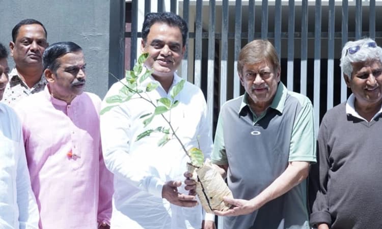 ಪ್ರಧಾನಿ ಮೋದಿ ಜನ್ಮದಿನ ಹಿನ್ನೆಲೆಯಲ್ಲಿ ಸಸಿ ನೆಟ್ಟ ನಟ ಅನಂತನಾಗ್