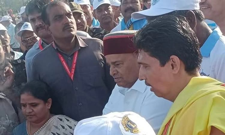 ರಾಜ್ಯಪಾಲ ಗೆಹ್ಲೋಟ್ ರಿಂದ ಕಾರವಾರದಲ್ಲಿ ಕಡಲತೀರ ಸ್ವಚ್ಛತಾ ಕಾರ್ಯಕ್ರಮಕ್ಕೆ ಚಾಲನೆ