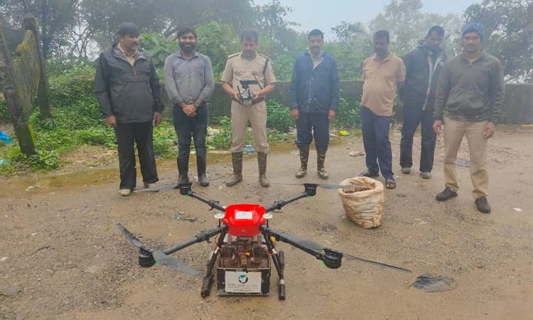 ಡ್ರೋನ್ ಮೂಲಕ ಬೀಜ ಬಿತ್ತನೆ ಮಾಡಿದ ಅರಣ್ಯ ಇಲಾಖೆ ಹಾಗೂ ಗುಜರಾತ್ ನಾ ಪ್ರೈಮ್ ಯು.ಎ.ಇ. ಸಂಸ್ಥೆ