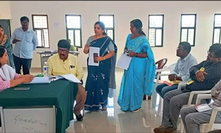 ಬೆಳೆ ಹಾನಿ ಸಮೀಕ್ಷೆಗೆ ಡಿಸಿ ಸೂಚನೆ: ಸಾರ್ವಜನಿಕರಿಂದ ಅಹವಾಲು ಸ್ವೀಕಾರ