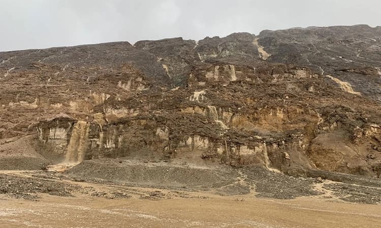 ವಿಶ್ವದ ಶುಷ್ಕ ಪ್ರದೇಶದಲ್ಲಿ ಜಲಪಾತ ಸೃಷ್ಟಿ!