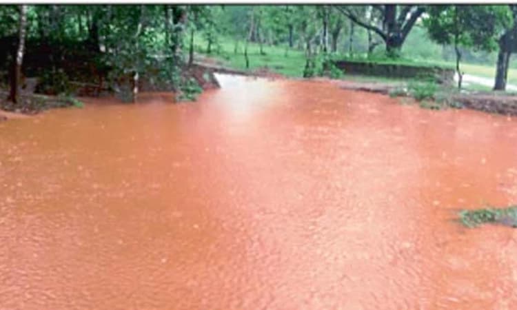 ಇಂಗುಗುಂಡಿ ಮುಚ್ಚಲು ಗ್ರಾಮಸ್ಥರ ಒತ್ತಾಯ!