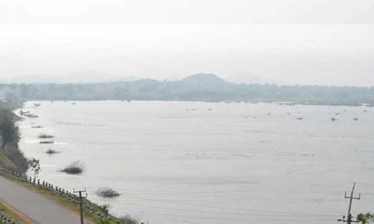 ಪತ್ನಿ ಬಲಿದಾನದ ಇತಿಹಾಸ: ಅಣಜಿಯ ಶರಣೆ ಹೊನ್ನಮ್ಮ ದೊಡ್ಡ ಕೆರೆ ವೀಕ್ಷಣೆಗೆ ಪ್ರವಾಸಿಗರ ದಂಡು