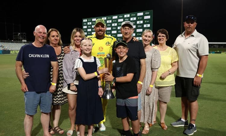 ಏಕದಿನ:ಕಿವೀಸ್‌ಗೆ ಕ್ಲೀನ್‌ ಸ್ವೀಪ್‌ ಮಾಡಿದ ಆಸೀಸ್‌: ನಾಯಕ ಆರನ್‌ ಫಿಂಚ್‌ಗೆ ಸ್ಮರಣೀಯ ವಿದಾಯ