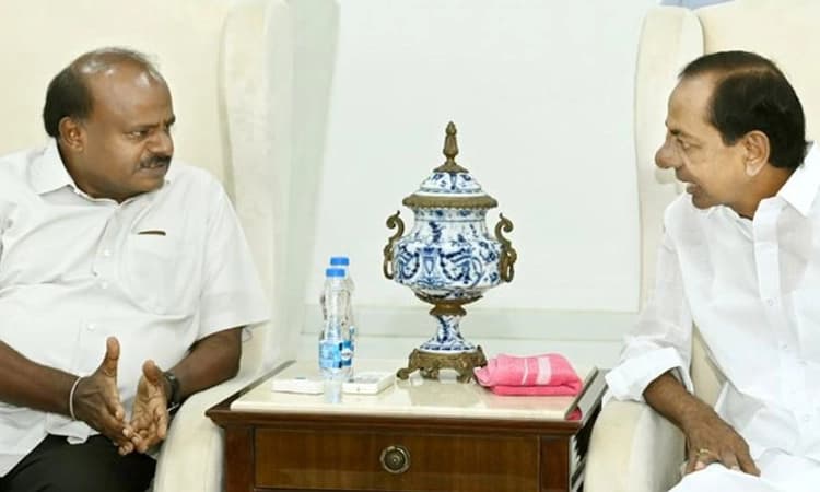 ತೆಲಂಗಾಣ ಸಿಎಂ ಭೇಟಿ ಮಾಡಿದ ಕುಮಾರಸ್ವಾಮಿ: ಏನಿದು ಹೊಸ ರಾಷ್ಟ್ರೀಯ ಪಕ್ಷ ರಚನೆ ಸಿದ್ದತೆ?