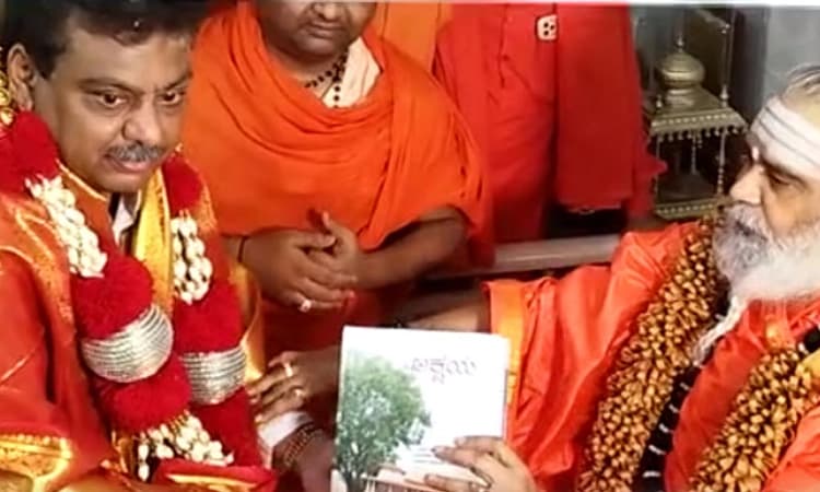 ರಂಭಾಪುರಿ ಪೀಠಕ್ಕೆ ಭೇಟಿ ನೀಡಿದ ಎಂ.ಬಿ.ಪಾಟೀಲ್ ; ಶ್ರೀಗಳೊಂದಿಗೆ ಮಾತುಕತೆ