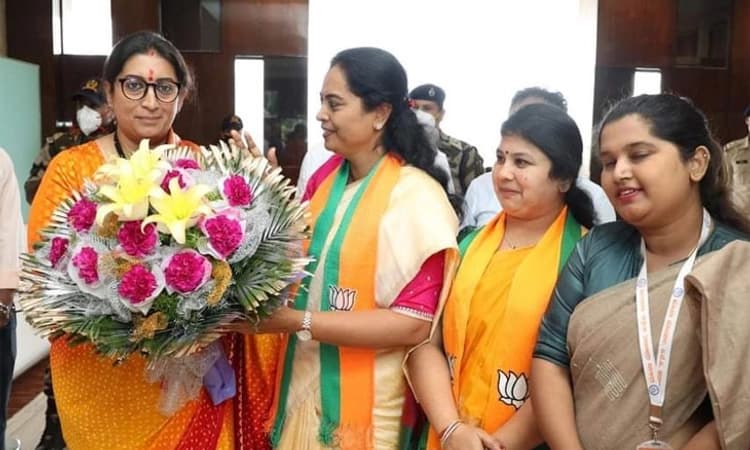 ಪುಣ್ಯ ಭೂಮಿಯಲ್ಲಿ ಮತ್ತೆ ಕಮಲ ಅರಳಿಸುವ ಸಂಕಲ್ಪ : ‘ಜನ ಸ್ಪಂದನ’ದಲ್ಲಿ ಸ್ಮೃತಿ ಇರಾನಿ