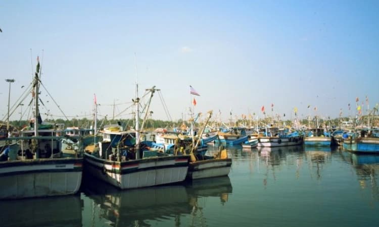 ಮಲ್ಪೆ : ಬೋಟು ಮುಳುಗಡೆ, 7 ಮಂದಿ ಮೀನುಗಾರರ ರಕ್ಷಣೆ