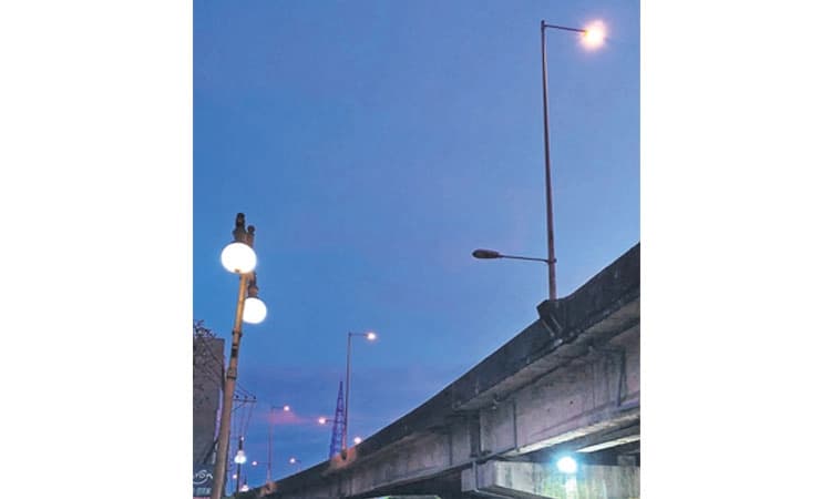 ಕೊನೆಗೂ ಬೆಳಗಿತು ಫ್ಲೈಓವರ್‌ ದೀಪ