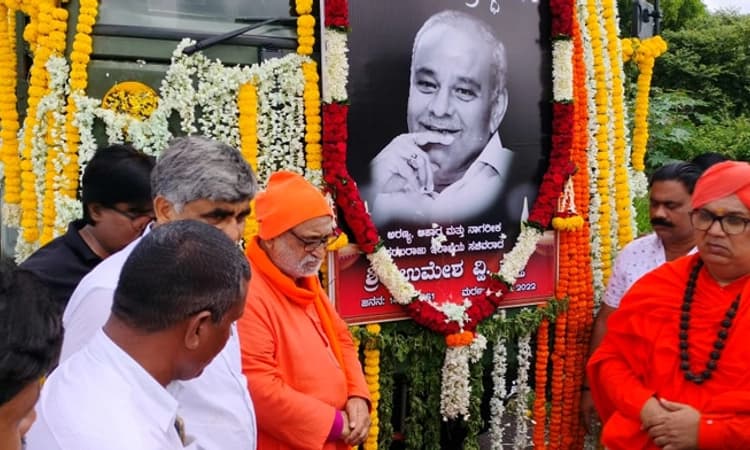 ಬೆಳಗಾವಿ ಏರ್ ಪೋರ್ಟ್ ನಲ್ಲಿ ಕತ್ತಿ ಪಾರ್ಥಿವ ಶರೀರ ಆಗಮನಕ್ಕೆ‌ ಕಾಯುತ್ತಿರುವ ಅಭಿಮಾನಿಗಳು