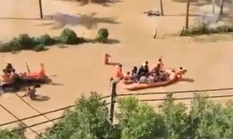 ಮಳೆ ಅವಾಂತರ; 7 ಸಚಿವರು ಬಿಲ ಸೇರಿಕೊಂಡಿದ್ದೇಕೆ?: ಕಾಂಗ್ರೆಸ್ ಪ್ರಶ್ನೆ