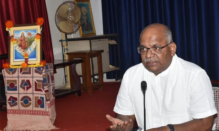 ಹಿಂದುತ್ವ ಒಪ್ಪಿದರೆ ಕೈ ಪರವೂ ಸಂಘ ಪ್ರಚಾರ