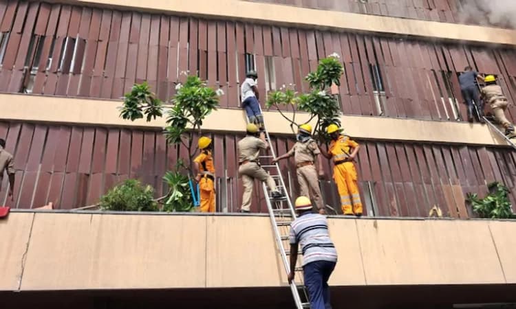 ಐಷಾರಾಮಿ ಹೋಟೆಲ್ ನಲ್ಲಿ ಅಗ್ನಿ ಅವಘಡ :ಇಬ್ಬರು ಸಾವು, ಹತ್ತಕ್ಕೂ ಹೆಚ್ಚು ಜನರಿಗೆ ಗಾಯ