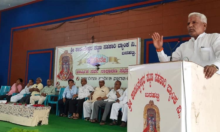 ಸಾಲ ಪಡೆಯುವ ನೇಕಾರರಿಗೆ ಇಲಾಖೆ ಅನುಮತಿ ಕಡ್ಡಾಯ: ಶಾಸಕ ಸಿದ್ದು ಸವದಿ