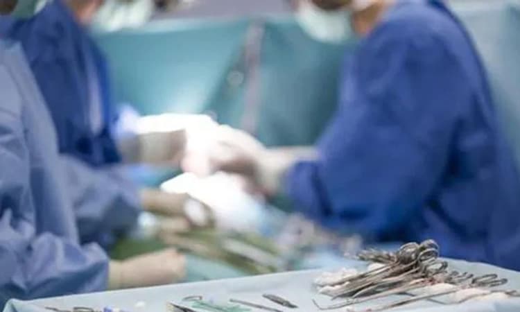 ವೈದ್ಯನ ಯಡವಟ್ಟು: ಹೊಟ್ಟೆ ನೋವೆಂದು ಬಂದ ಗರ್ಭಿಣಿಗೆ 3 ತಿಂಗಳ ಮೊದಲೇ ಸಿಸೇರಿಯನ್‌!