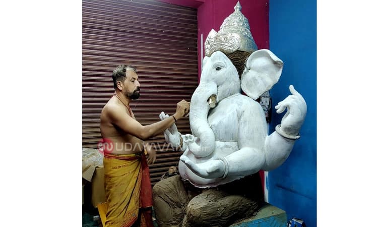 ಪುತ್ತೂರು: ಇವರು ವೃತ್ತಿಯಲ್ಲಿ ಫೋಟೋಗ್ರಾಫರ್: ಪ್ರವೃತ್ತಿಯಲ್ಲಿ ಮೂರ್ತಿ ತಯಾರಕ..!