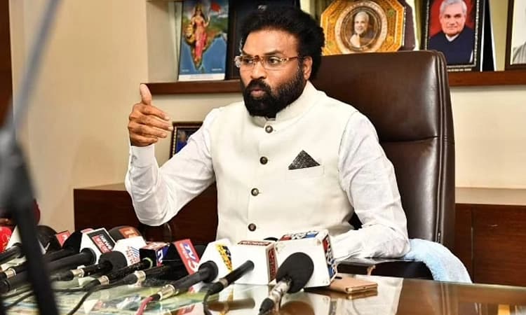 ಹೆಸರಿನಲ್ಲಿ ʼರಾಮʼ…! ಉಂಡ ಮನೆಗೆ ಪಂಗನಾಮ…! : ಸಿದ್ದು ವಿರುದ್ಧ ಶ್ರೀರಾಮುಲು ಕಿಡಿ