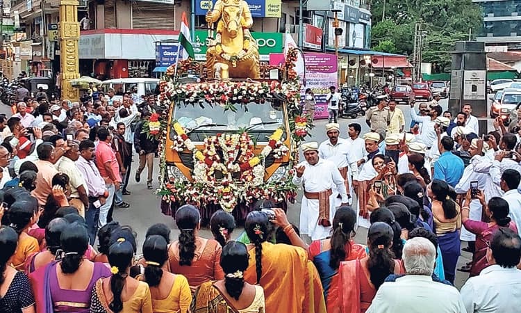 ಸ್ವಾತಂತ್ರ್ಯ ಹೋರಾಟಗಾರ ಕೆದಂಬಾಡಿ ರಾಮಯ್ಯ ಗೌಡರ ಪ್ರತಿಮೆಗೆ ಭವ್ಯ ಸ್ವಾಗತ