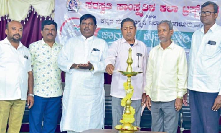 ಹಿರಿಯರು ಉಳಿಸಿದ ಜಾನಪದ ಬೆಳೆಸೋಣ