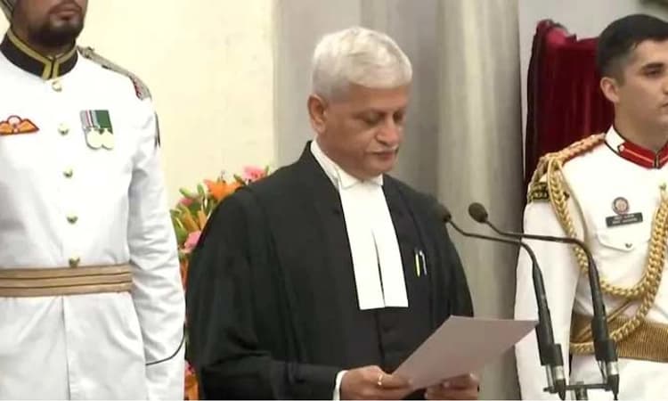 ಭಾರತದ 49ನೇ ಮುಖ್ಯ ನ್ಯಾಯಮೂರ್ತಿಯಾಗಿ ಜಸ್ಟೀಸ್ ಯುಯು ಲಲಿತ್ ಪ್ರಮಾಣವಚನ ಸ್ವೀಕಾರ