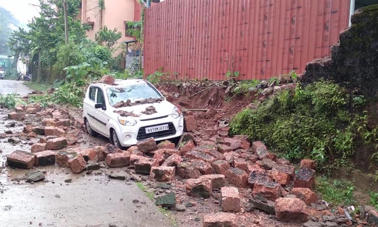 ಬಂಟ್ವಾಳ: ಮಳೆಯಿಂದ ಹಲವೆಡೆ ಹಾನಿ; ಕಾರು ಜಖಂ