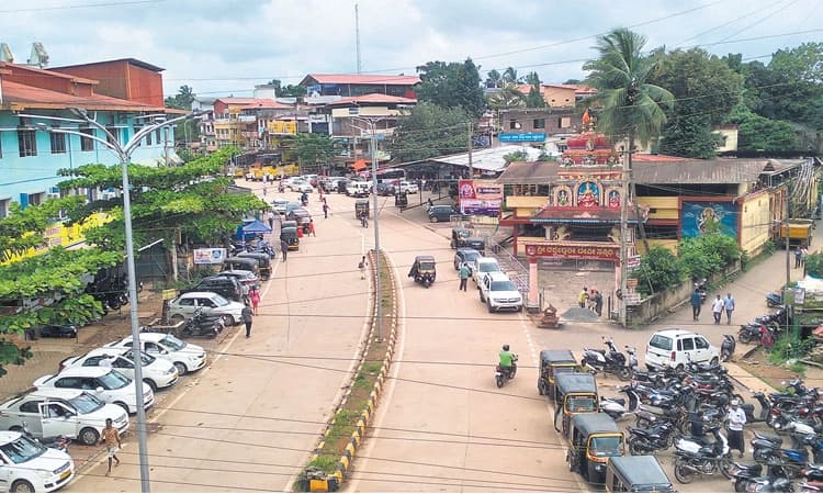 ಸೂಕ್ತ ಪಾರ್ಕಿಂಗ್‌ ತಾಣವೇ ಇಲ್ಲ