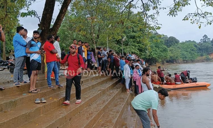 ಕುಕ್ಕೆ ಸುಬ್ರಹ್ಮಣ್ಯ ಕುಮಾರಧಾರ ನದಿಯಲ್ಲಿ ಸ್ನಾನಕ್ಕಿಳಿದ ಯುವಕ ಕಣ್ಮರೆ