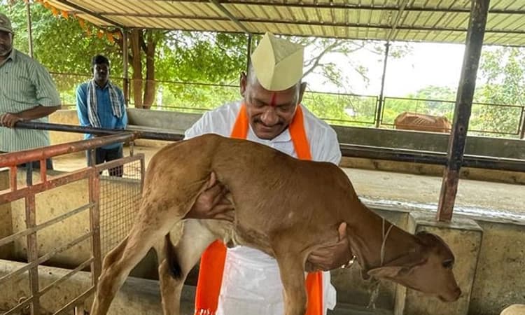 ಪುಣ್ಯಕೋಟಿ ದತ್ತು ಯೋಜನೆ ಯಶಸ್ವಿಗೊಳಿಸಲು ಸಚಿವ ಪ್ರಭು ಚವ್ಹಾಣ್ ಕರೆ