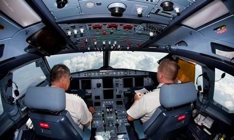 ತಪ್ಪಿದ ದುರಂತ…ವಿಮಾನ 37 ಸಾವಿರ ಅಡಿ ಎತ್ತರದಲ್ಲಿರುವಾಗ ಇಬ್ಬರು ಪೈಲಟ್ ನಿದ್ರೆಗೆ ಶರಣು!